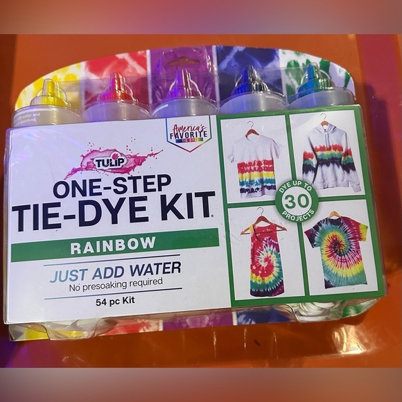 Hobby Lobby Rainbow Tie-Dye Kit - Picture 1 of 2